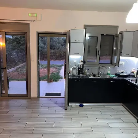 Cretanbluebungalowchania Holiday home *