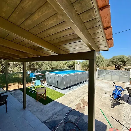 度假居 Cretanbluebungalowchania *